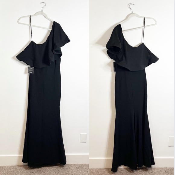 NWT Lulu’s So Amazed Black One-Shoulder Maxi Dress
Medium - Picture 4 of 6